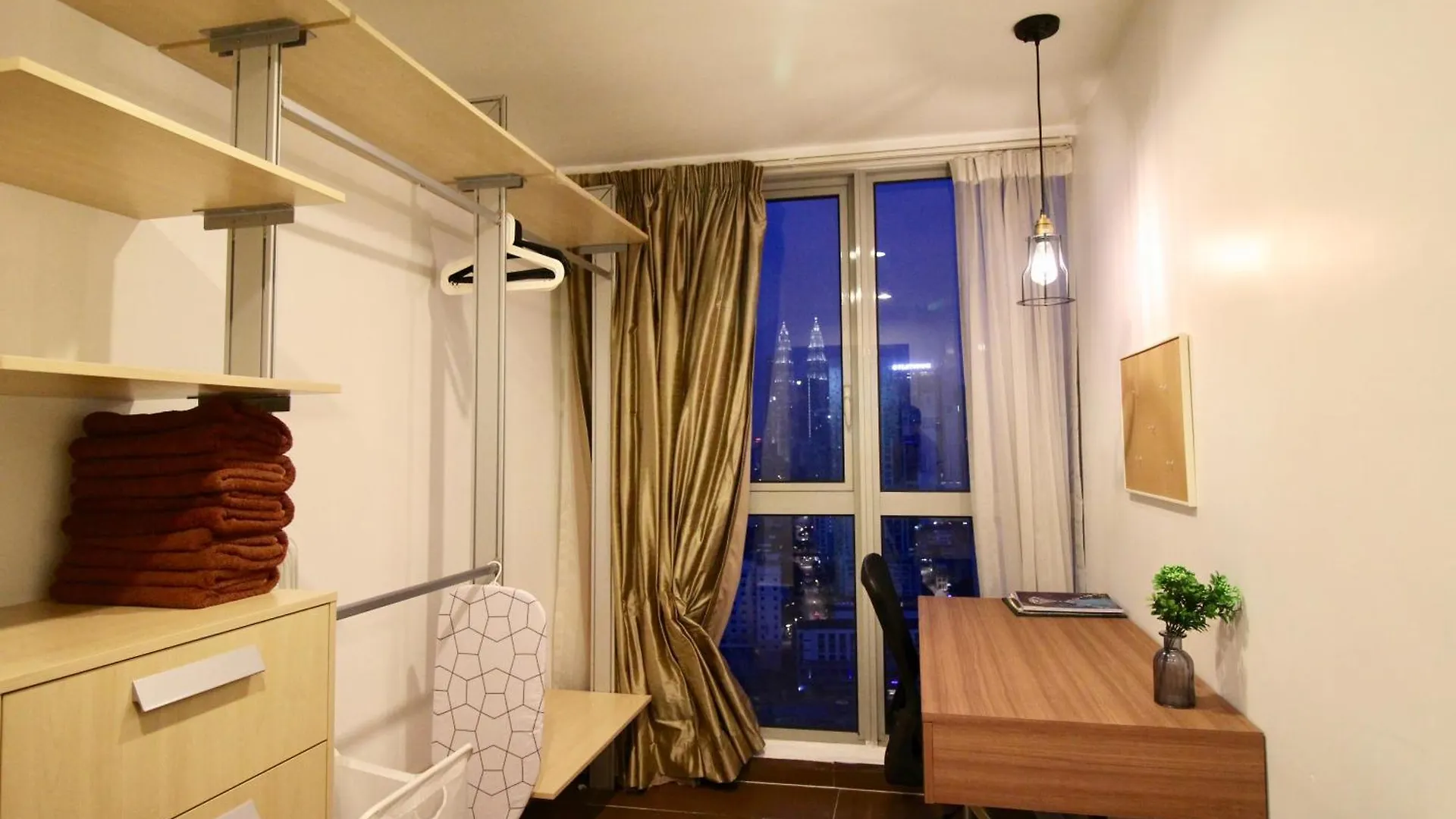 ✦Time & Traveller✦Regalia Suites And Residence✦Klcc View Infinity Pool✦双子塔无边泳池 Kuala Lumpur Apartment