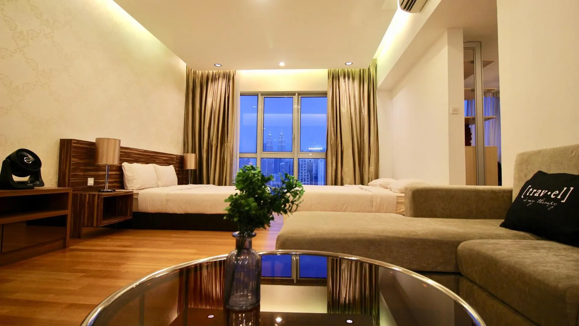 ✦Time & Traveller✦Regalia Suites And Residence✦Klcc View Infinity Pool✦双子塔无边泳池 Kuala Lumpur Apartment