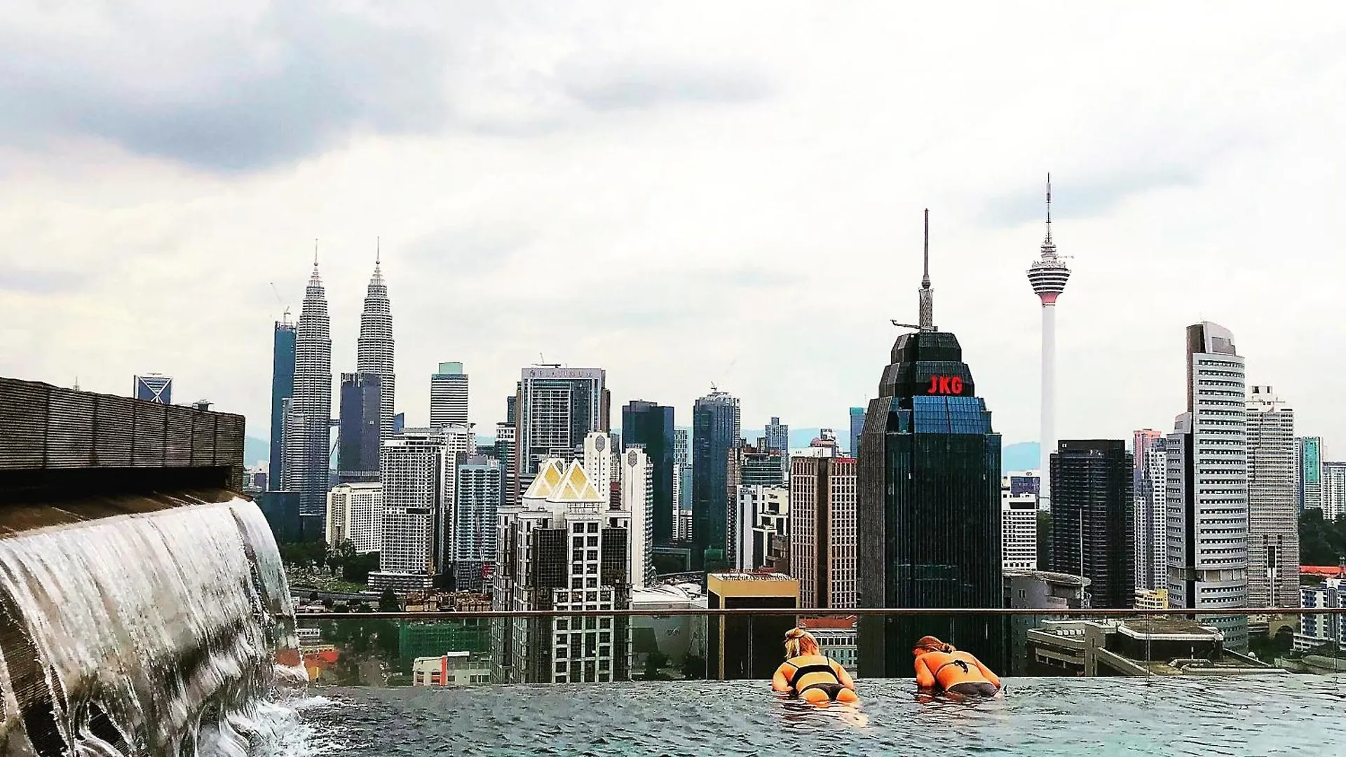✦Time & Traveller✦Regalia Suites And Residence✦Klcc View Infinity Pool✦双子塔无边泳池 Kuala Lumpur